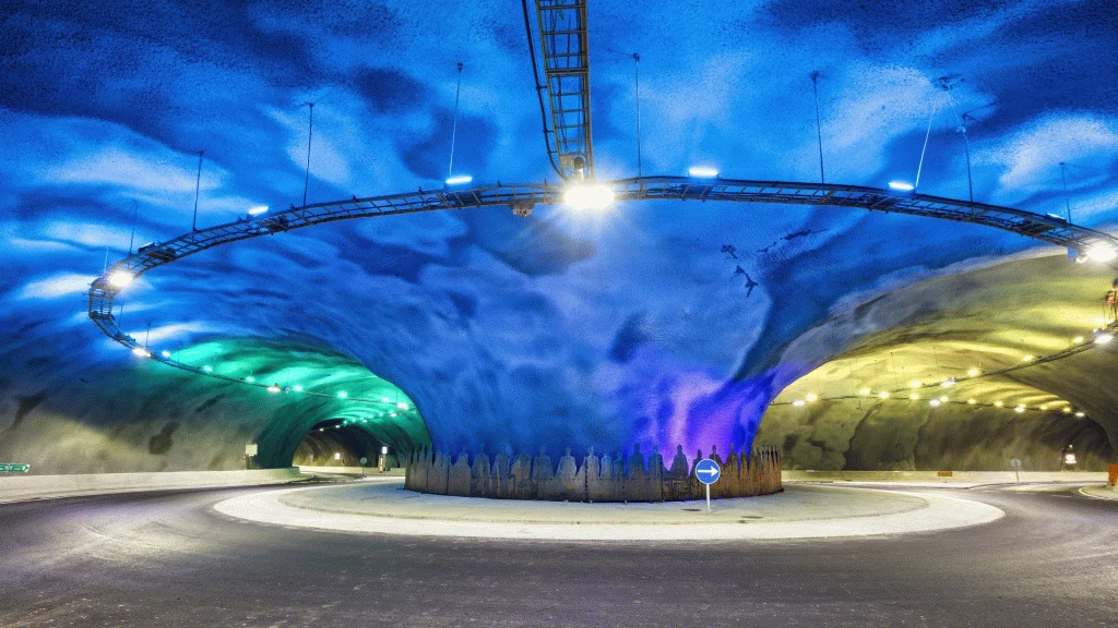Tunelul găzduiește primul sens giratoriu subacvatic iluminat din lume Foto: visitfaroeislands
