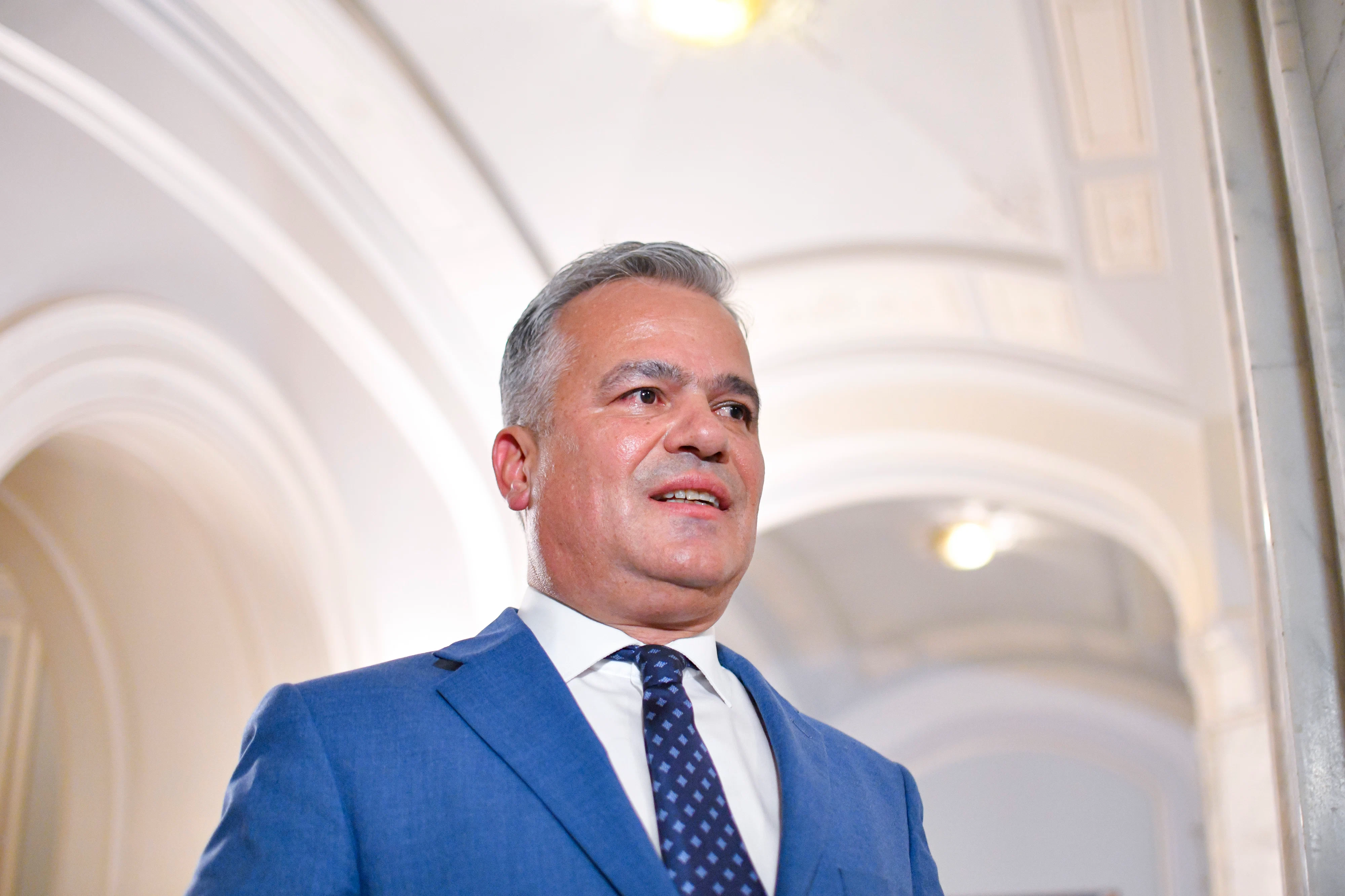 Adrian Veștea &icirc;l vrea pe Alexandru nazare la Finanţe. FOTO: Mediafax