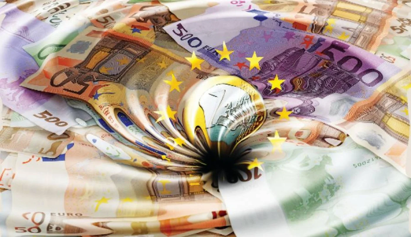 V&acirc;rtej de bancnote de 50 și 500 de euro, suger&acirc;nd pierderea fondurilor europene