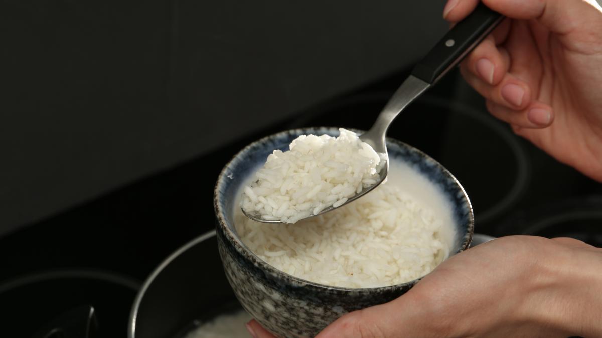 Secretul unui orez alb perfect, dezvăluit de un celebru chef: 600 ml de apă, 5 g de sare și 19 minute Secretul unui orez alb perfect, dezvăluit de un celebru chef: 600 ml de apă, 5 g de sare și 19 minute