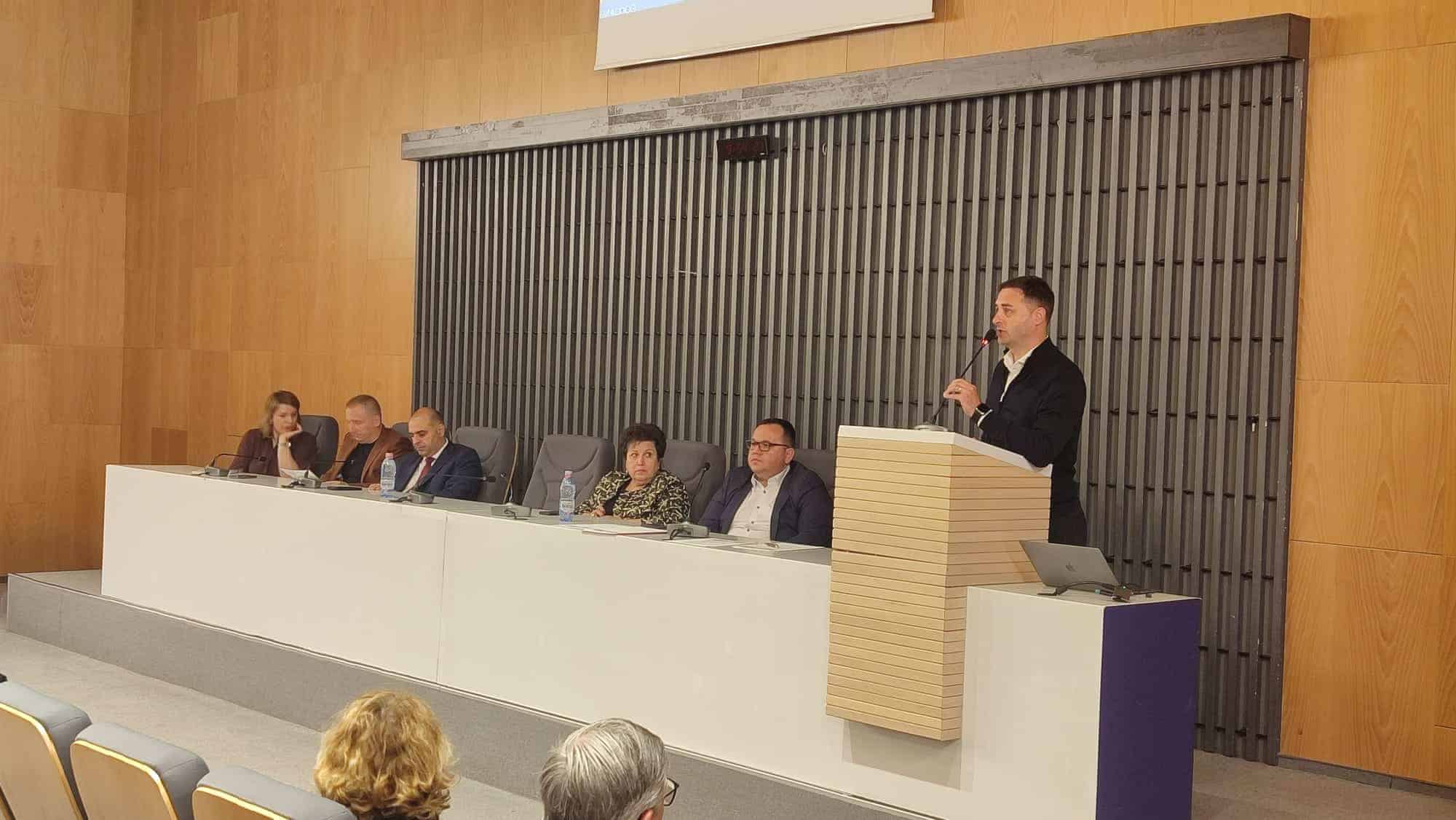 Elevii din Cluj, față în față cu pericolele din trafic. Proiectul „Drumuri Sigure Spre Școală”, apel la acțiune comună