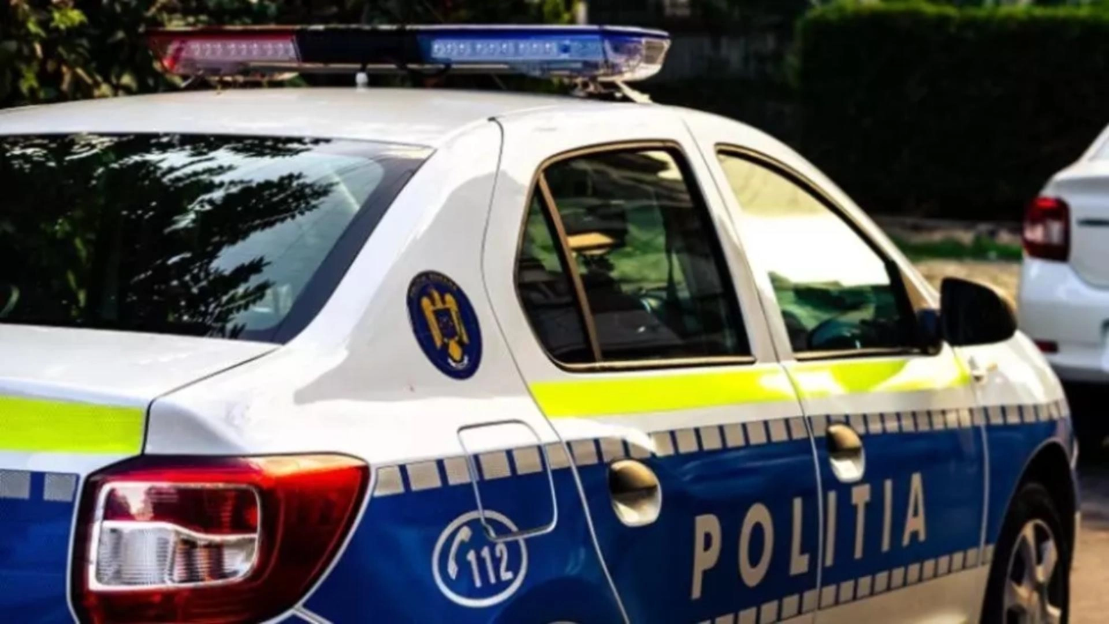 Un șofer a vrut să testeze limitele Codului Rutier: Și-a pus sirenă de poliție pe mașină, nu a oprit la calea ferată și a făcut aproape totul pentru a primi o sancțiune drastică Un șofer a vrut să testeze limitele Codului Rutier: Și-a pus sirenă de poliție pe mașină, nu a oprit la calea ferată și a făcut aproape totul pentru a primi o sancțiune drastică