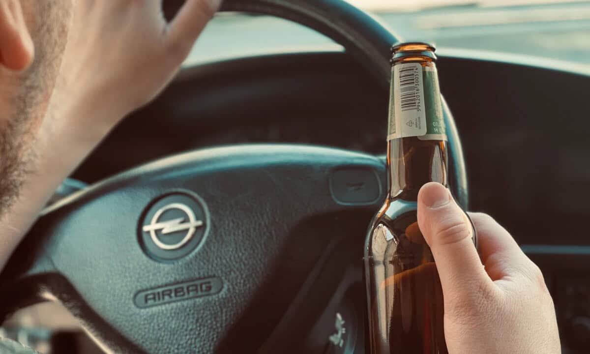 Doi șoferi din Alba care s-au urcat beți la volan, trași pe dreapta de polițiștii rutieri. Ce alcoolemie aveau