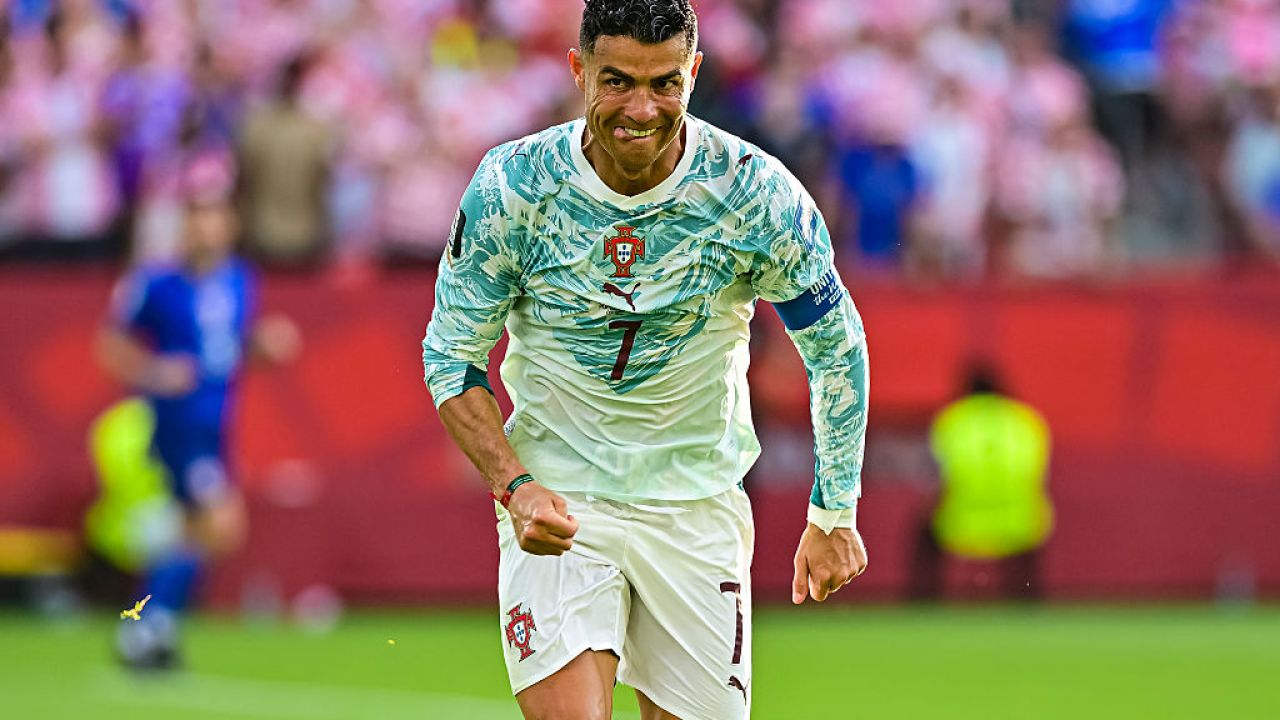 Gestul făcut de Cristiano Ronaldo la hotelul din Toronto în miez de noapte, în fața fanilor Gestul făcut de Cristiano Ronaldo la hotelul din Toronto în miez de noapte, în fața fanilor