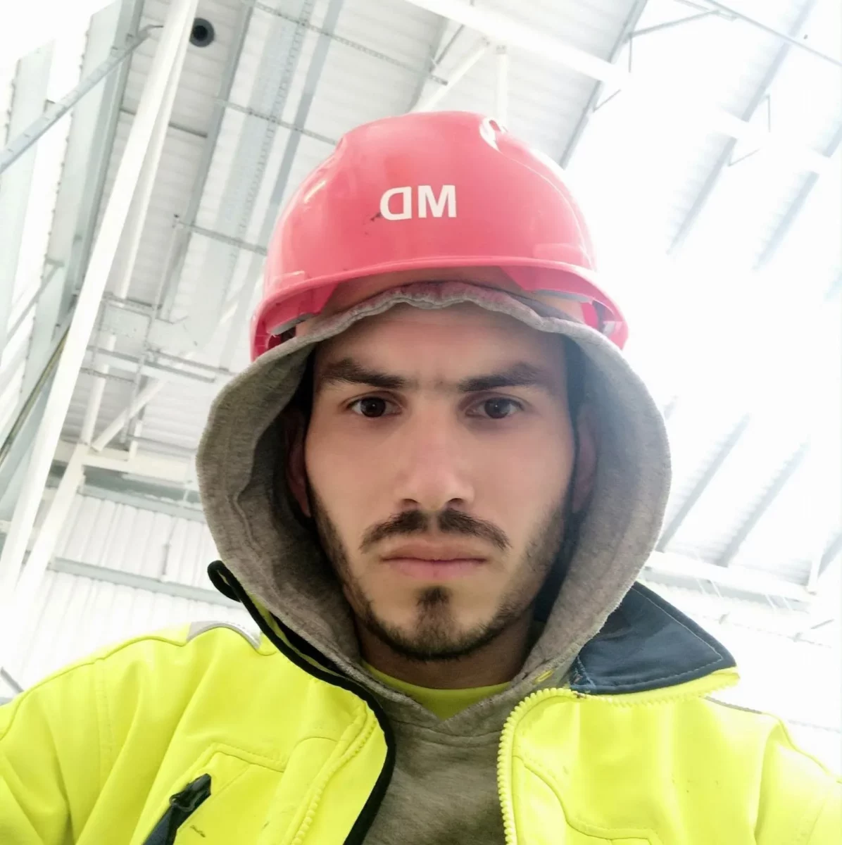 Poveste de viață emoționantă a unui român din Anglia. A muncit 10 ani ca să-și cumpere propria casă Poveste de viață emoționantă a unui român din Anglia. A muncit 10 ani ca să-și cumpere propria casă