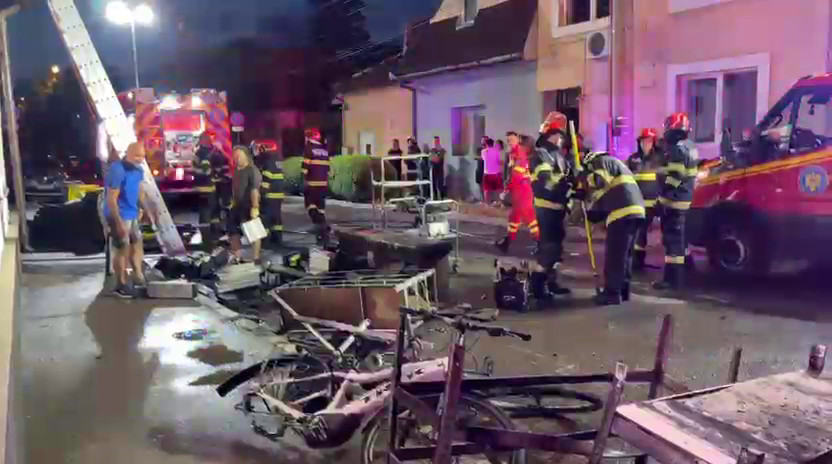VIDEO. UPDATE. Incendiu la o anexă unde erau depozitate biciclete, în Cluj-Napoca. Focul ar fi pornit de la o baterie VIDEO. UPDATE. Incendiu la o anexă unde erau depozitate biciclete, în Cluj-Napoca. Focul ar fi pornit de la o baterie