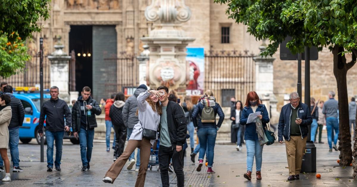 Record istoric: Spania se aşteaptă la 100 de milioane de turişti în acest an Record istoric: Spania se aşteaptă la 100 de milioane de turişti în acest an