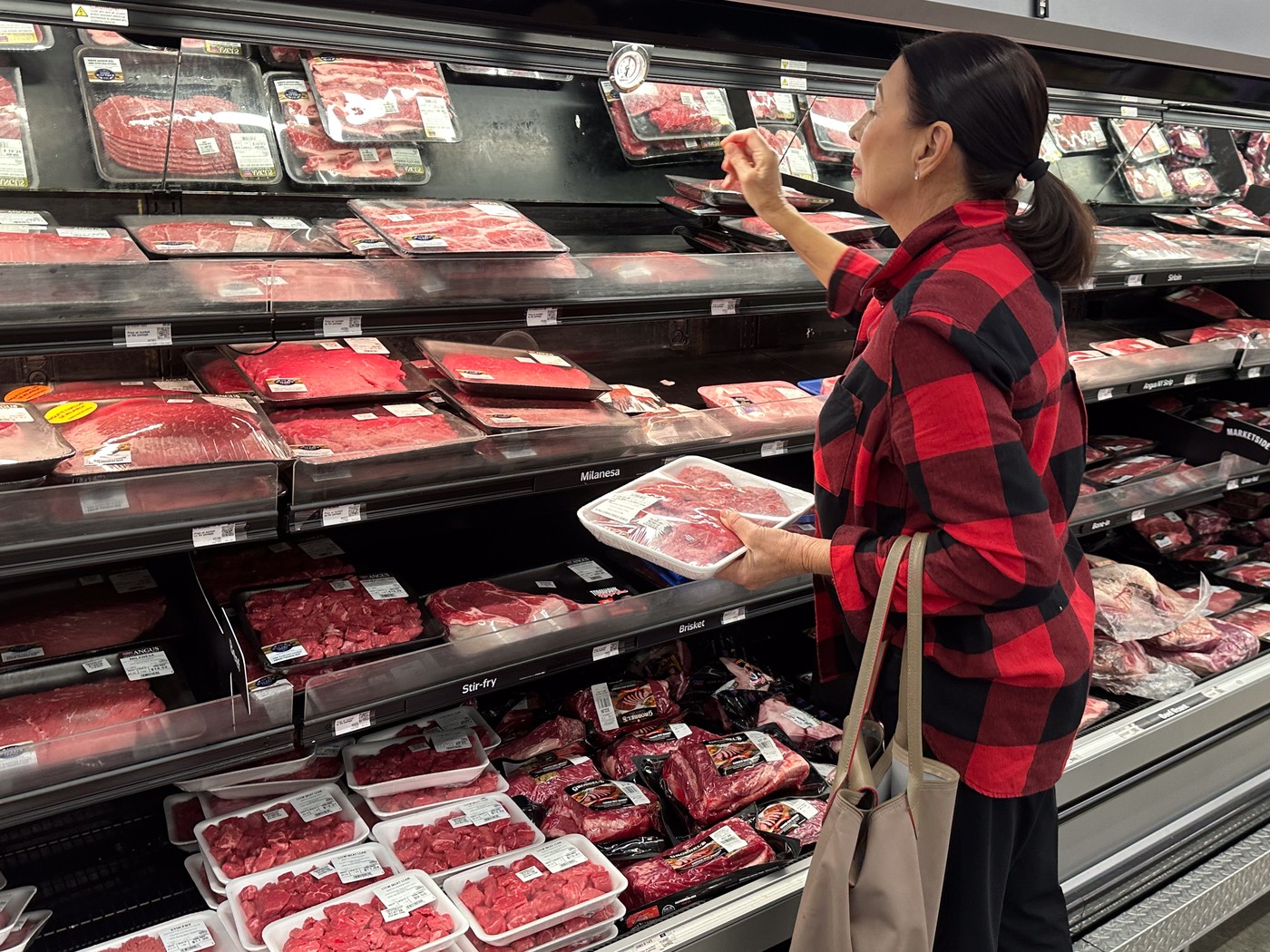 „Vești grozave” pentru americani: Carnea de vită și alte produse se vor ieftini la un retailer „cu adevărat patriotic”, susține Trump „Vești grozave” pentru americani: Carnea de vită și alte produse se vor ieftini la un retailer „cu adevărat patriotic”, susține Trump