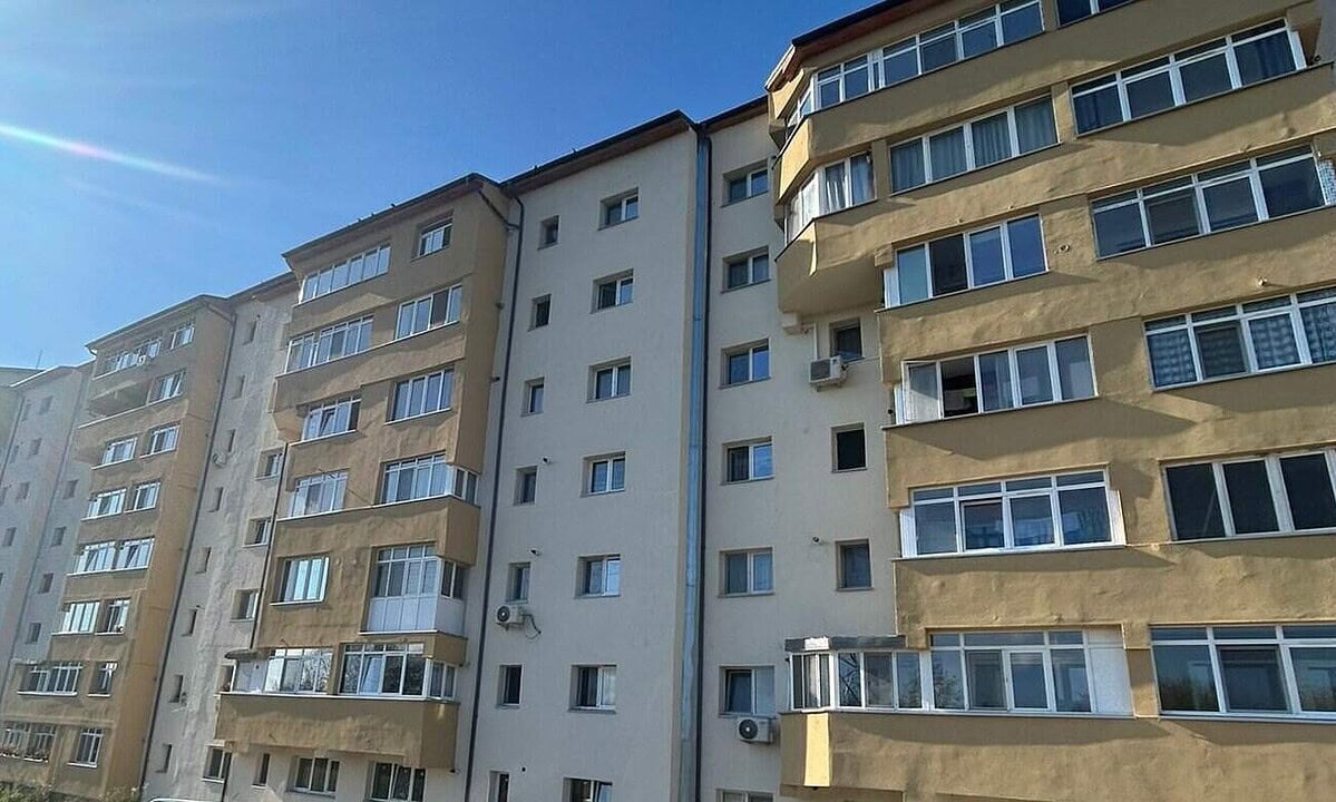 Scuturarea covoarelor pe geam sau balcon va fi sancționată în Alba Iulia. Ce amenzi prevede noul regulament Scuturarea covoarelor pe geam sau balcon va fi sancționată în Alba Iulia. Ce amenzi prevede noul regulament