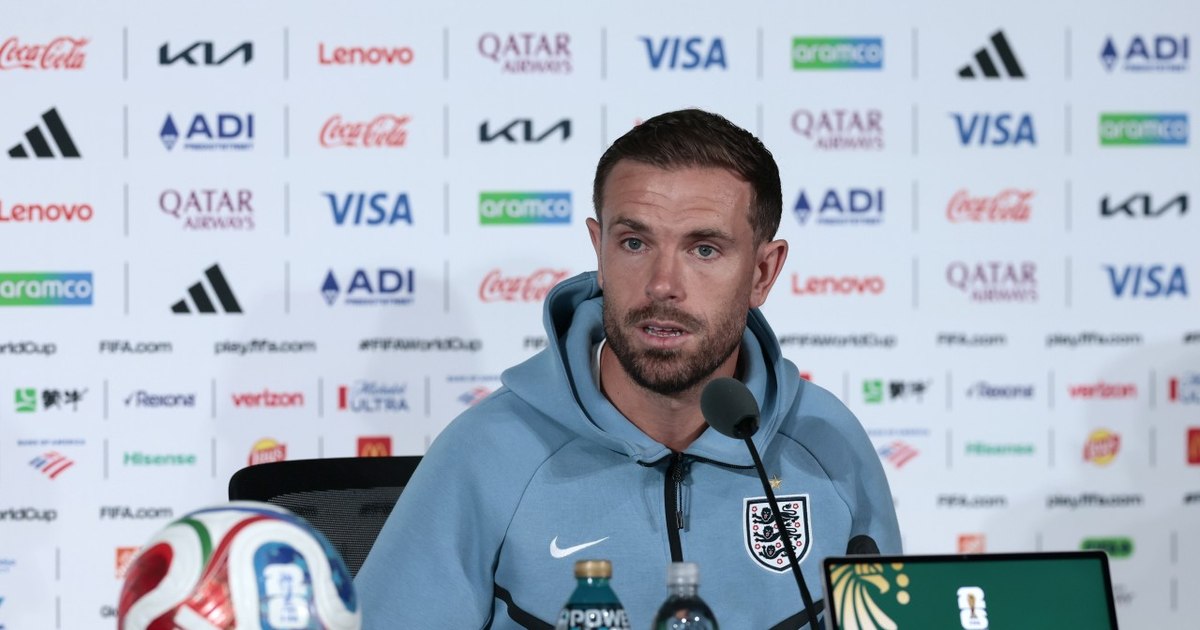 Englezul Jordan Henderson s-a accidentat grav în timp ce sărbătorea cu fanii Englezul Jordan Henderson s-a accidentat grav în timp ce sărbătorea cu fanii