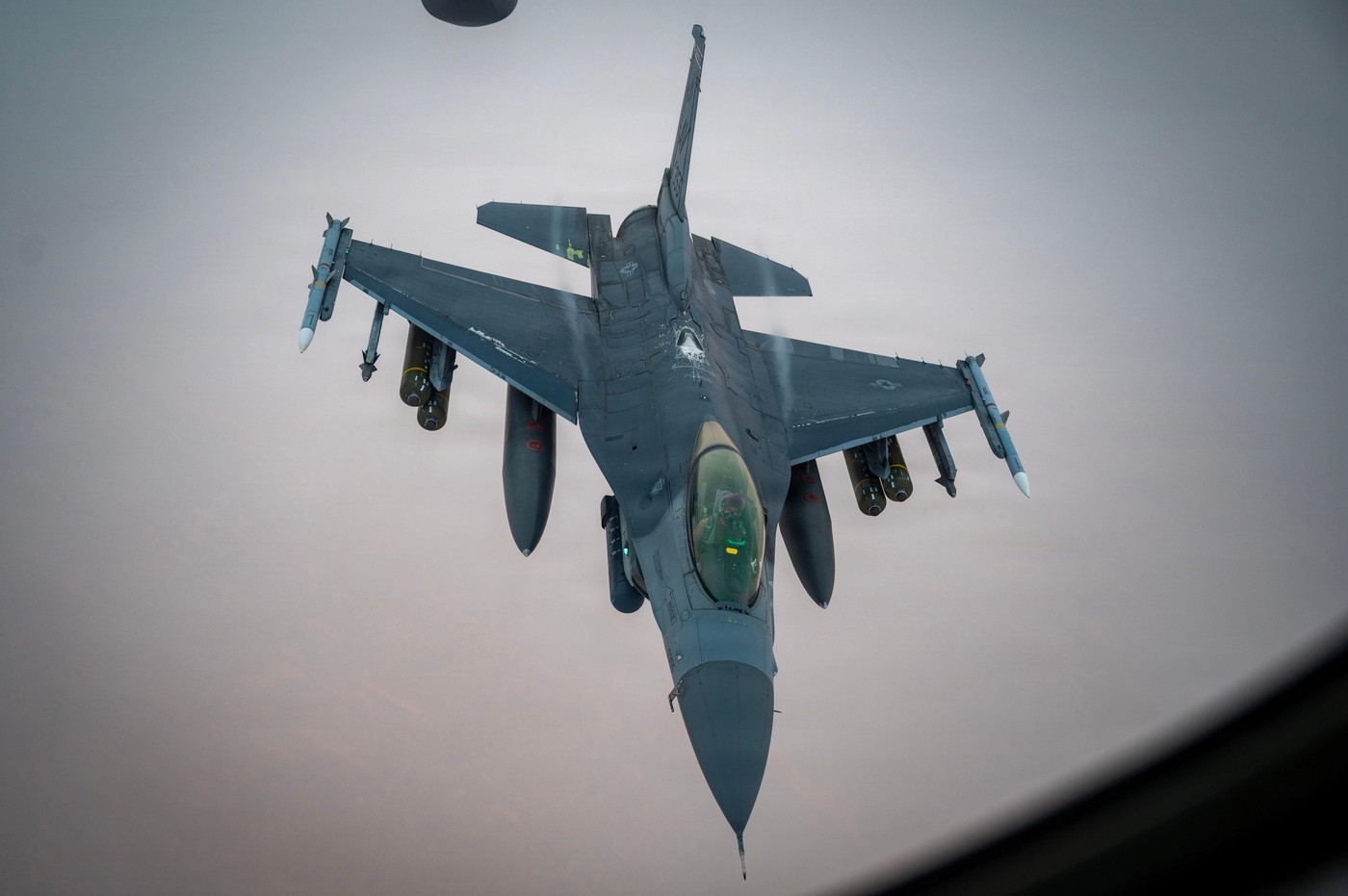 Armata americană a lansat „o serie de lovituri puternice” împotriva Iranului, după atacurile asupra unor petroliere uriașe în Strâmtoarea Ormuz Armata americană a lansat „o serie de lovituri puternice” împotriva Iranului, după atacurile asupra unor petroliere uriașe în Strâmtoarea Ormuz