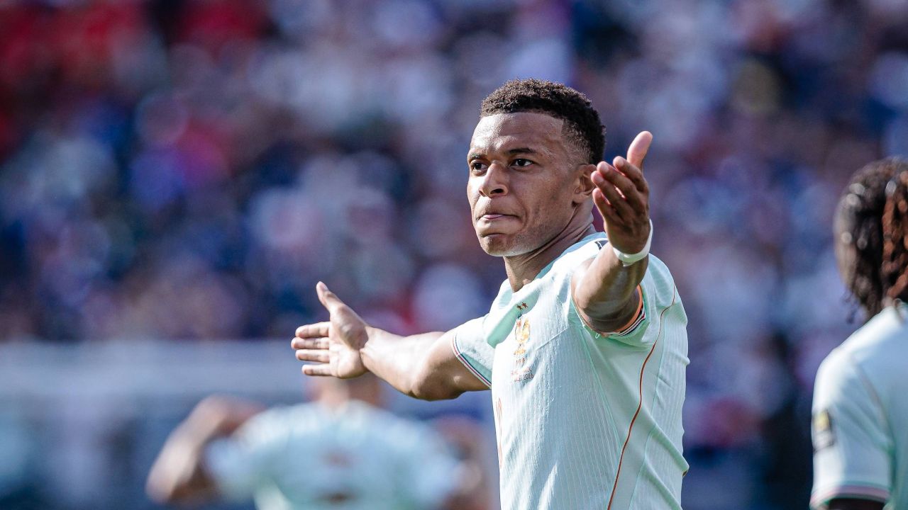 Kylian Mbappe a dezvăluit de ce nu a terminat pe teren meciul cu Maroc: ”Am primit o lovitură!” Kylian Mbappe a dezvăluit de ce nu a terminat pe teren meciul cu Maroc: ”Am primit o lovitură!”