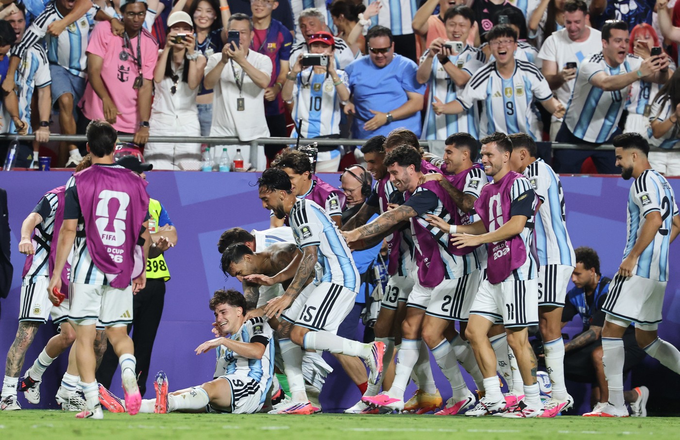 Cupa Mondială 2026: Norvegia – Anglia și Argentina – Elveția, noaptea albă prin care fotbalul a reparat un pic din nebunia lumii noastre Cupa Mondială 2026: Norvegia – Anglia și Argentina – Elveția, noaptea albă prin care fotbalul a reparat un pic din nebunia lumii noastre