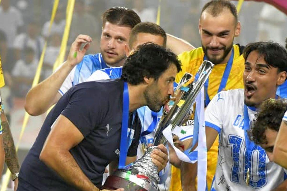 Filipe Coelho, după al treilea trofeu la Craiova: „Penalty-urile nu sunt despre noroc” Filipe Coelho, după al treilea trofeu la Craiova: „Penalty-urile nu sunt despre noroc”