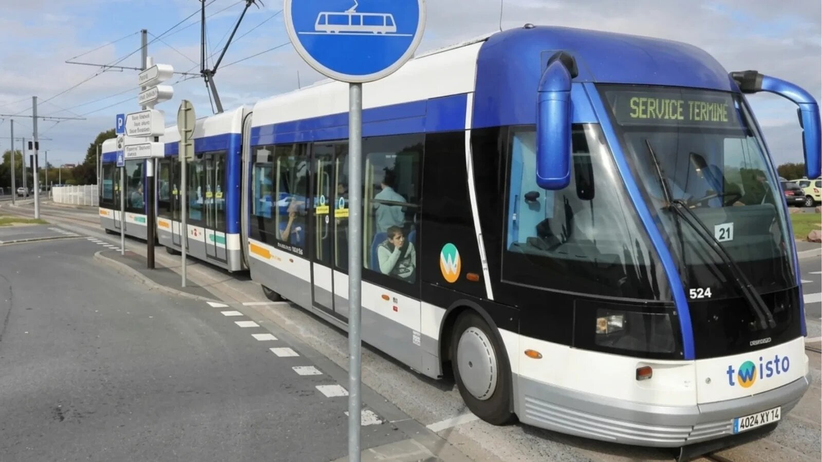Eșec de proporții al transportului public francez: tramvaiul cu anvelope a adus, în loc de succes, doar explozii, motoare căzute și deraieri frecvente