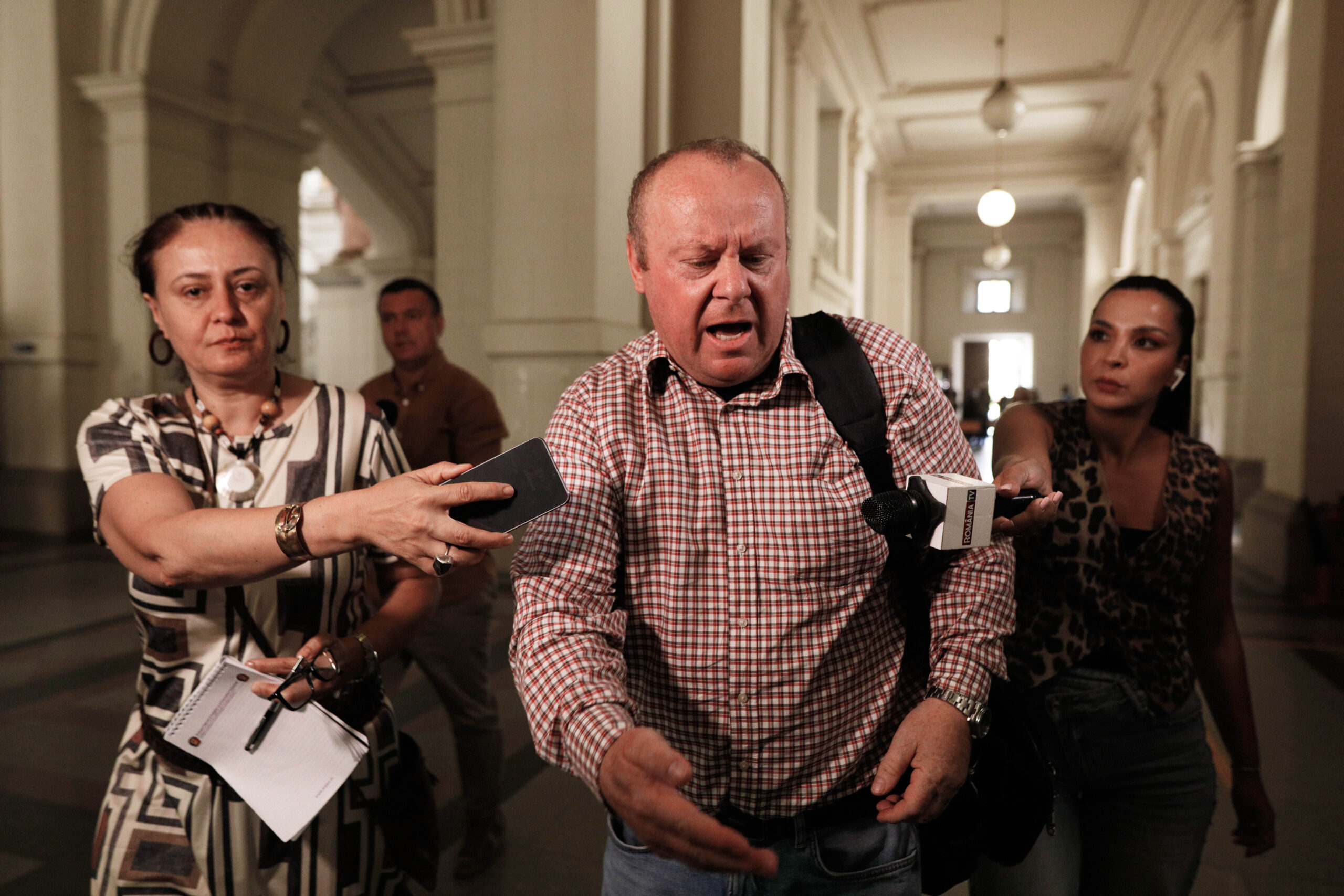 „Era persoană fizică”. Cum se apără instituția care i-a permis lui Viorel Pașca să funcționeze fără autorizație timp de un deceniu „Era persoană fizică”. Cum se apără instituția care i-a permis lui Viorel Pașca să funcționeze fără autorizație timp de un deceniu