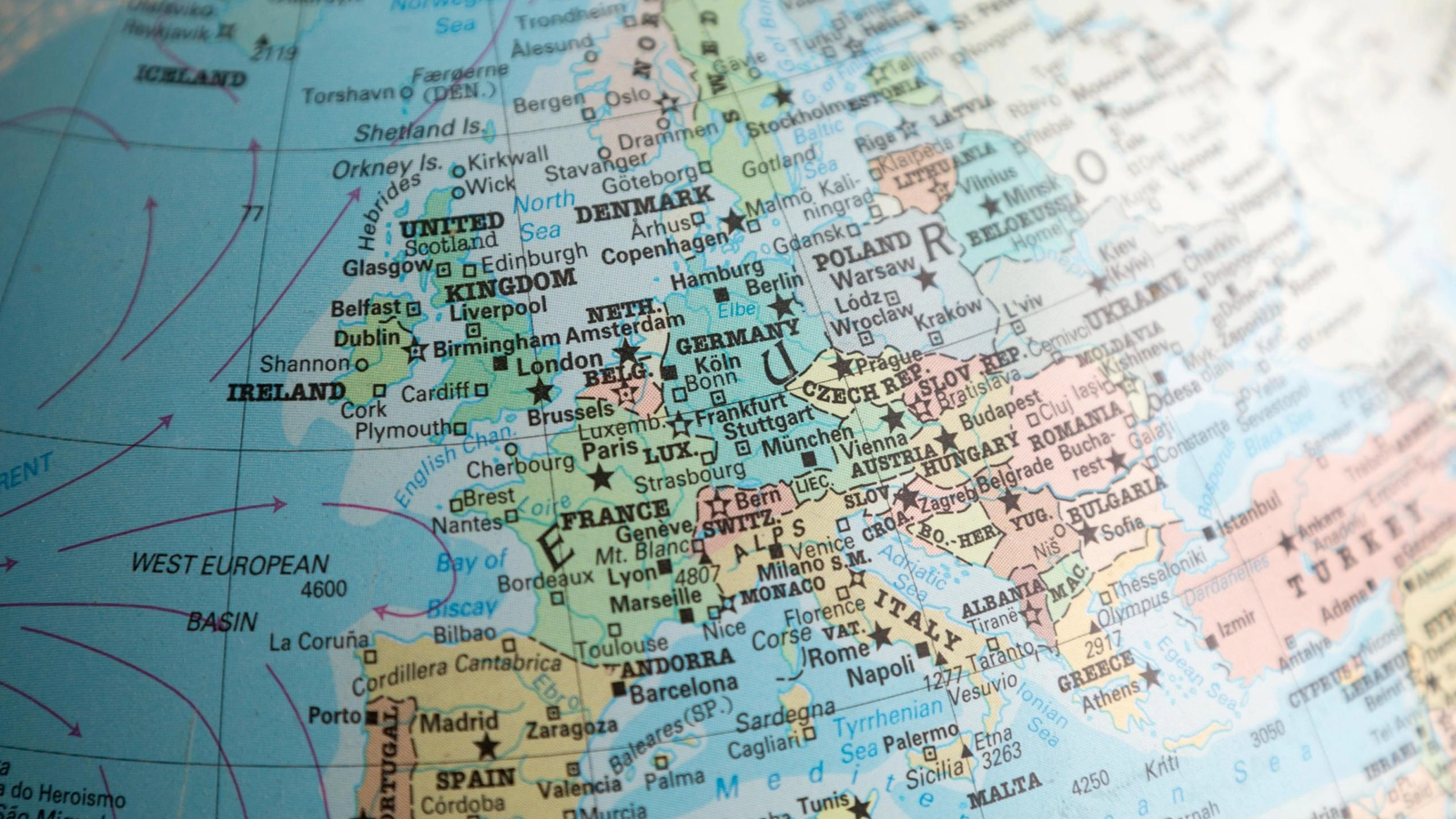 Sub străzile unei capitale europene se află o rețea uriașă de adăposturi pregătită pentru un posibil război sau atac nuclear Sub străzile unei capitale europene se află o rețea uriașă de adăposturi pregătită pentru un posibil război sau atac nuclear