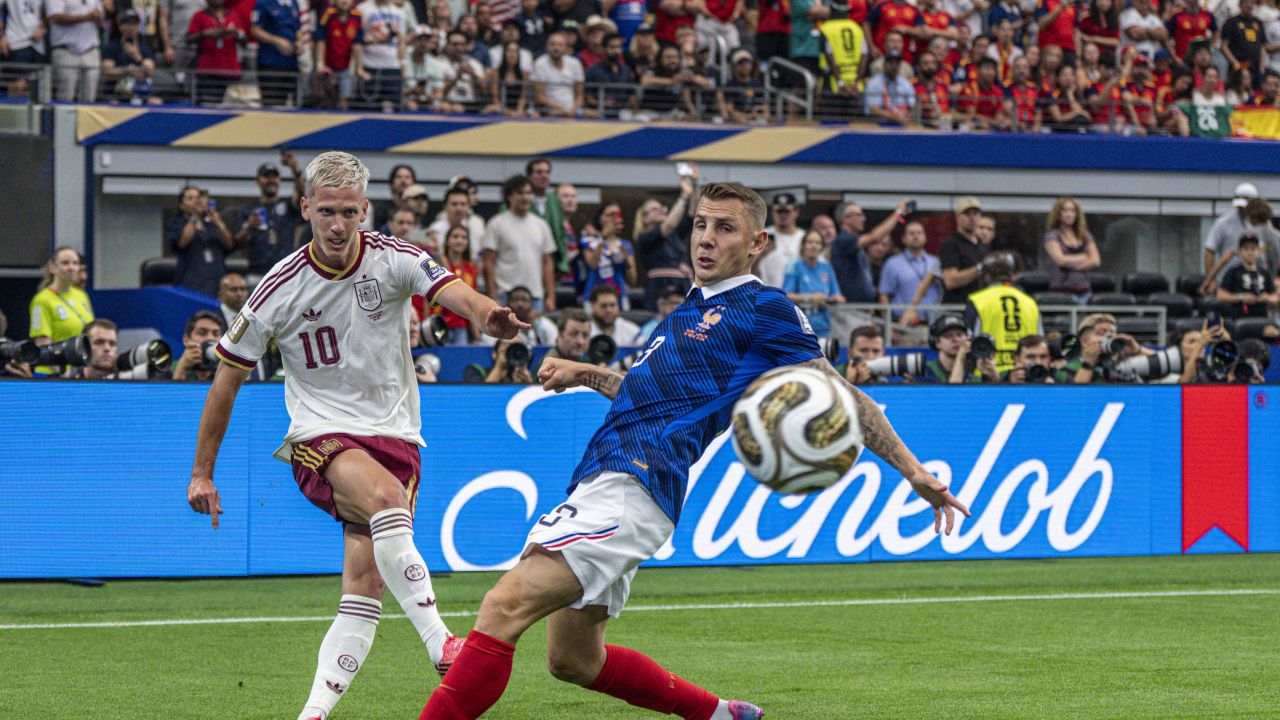 Fotbaliștii „mâncați de vii” după Franța -2: doi au primit nota 1,5! Fotbaliștii „mâncați de vii” după Franța -2: doi au primit nota 1,5!