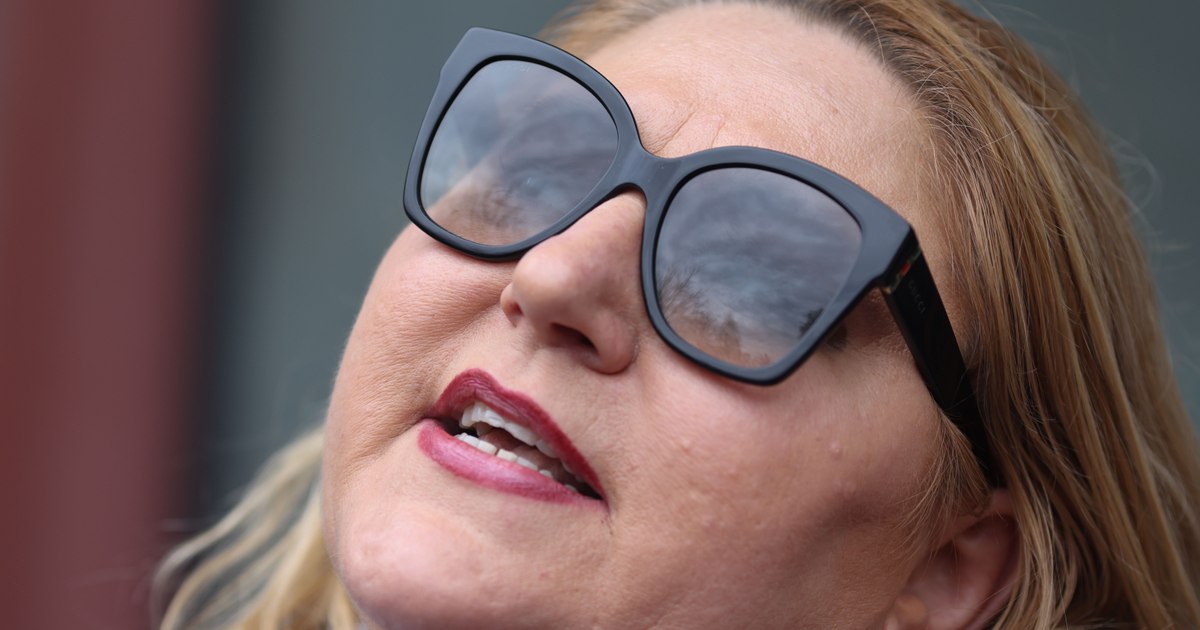 Diana Șoșoacă a fost trimisă în judecată, alături de Silvestru Șoșoacă, în dosarul privind lipsirea de libertate a unor jurnaliști italieni