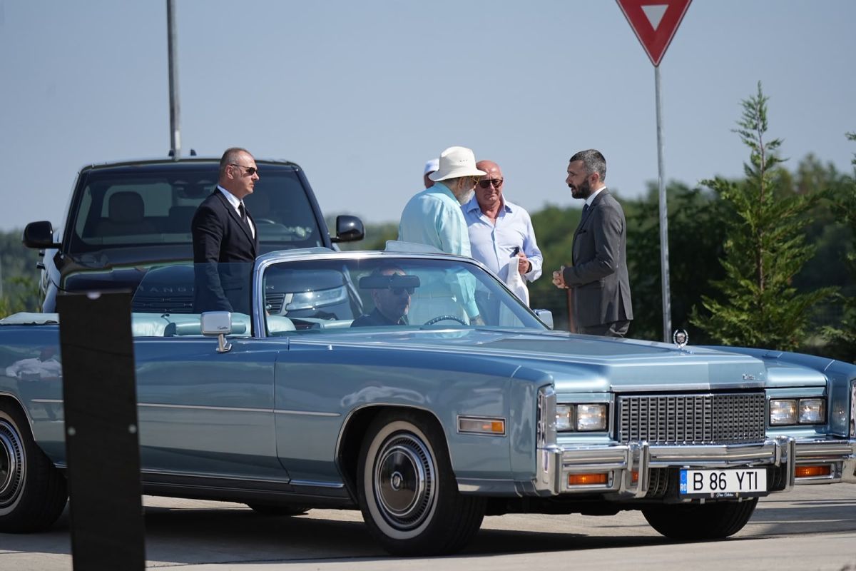 FOTO Ion Țiriac a făcut senzație la inaugurarea Sălii „Nadia Comăneci”: a venit cu un Cadillac din anul 10-lui perfect! Cât valorează mașina FOTO Ion Țiriac a făcut senzație la inaugurarea Sălii „Nadia Comăneci”: a venit cu un Cadillac din anul 10-lui perfect! Cât valorează mașina
