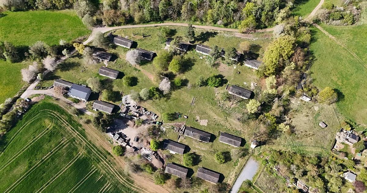15 case de vânzare în Germania, la preţul unui apartament din nordul Bucureştiului. Există însă o „capcană” 15 case de vânzare în Germania, la preţul unui apartament din nordul Bucureştiului. Există însă o „capcană”
