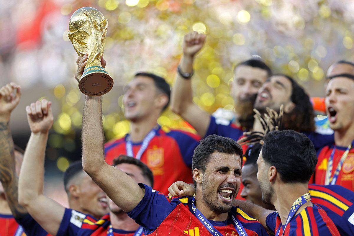Rodri, desemnat cel mai bun jucător al Campionatului Mondial: „Am învins o mare Argentină, cu cel mai bun din istorie” Rodri, desemnat cel mai bun jucător al Campionatului Mondial: „Am învins o mare Argentină, cu cel mai bun din istorie”