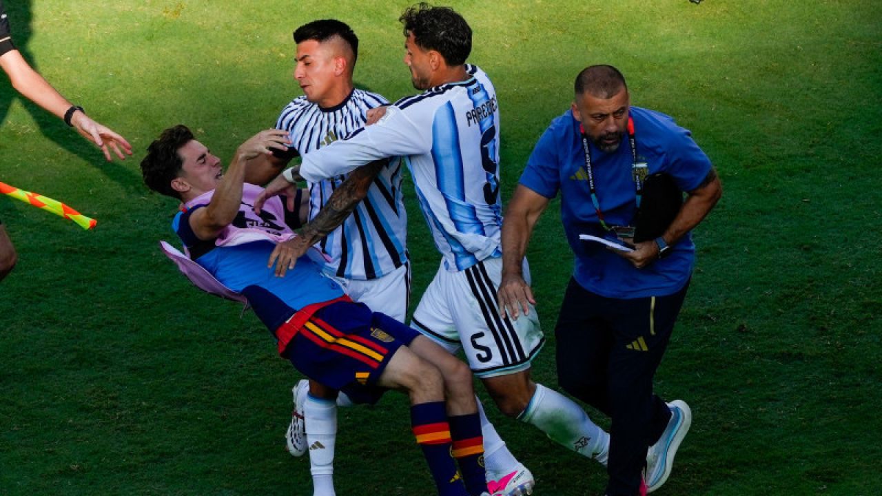 Bătaie după finala Cupei Mondiale, Spania -0! Scene ireale Bătaie după finala Cupei Mondiale, Spania -0! Scene ireale