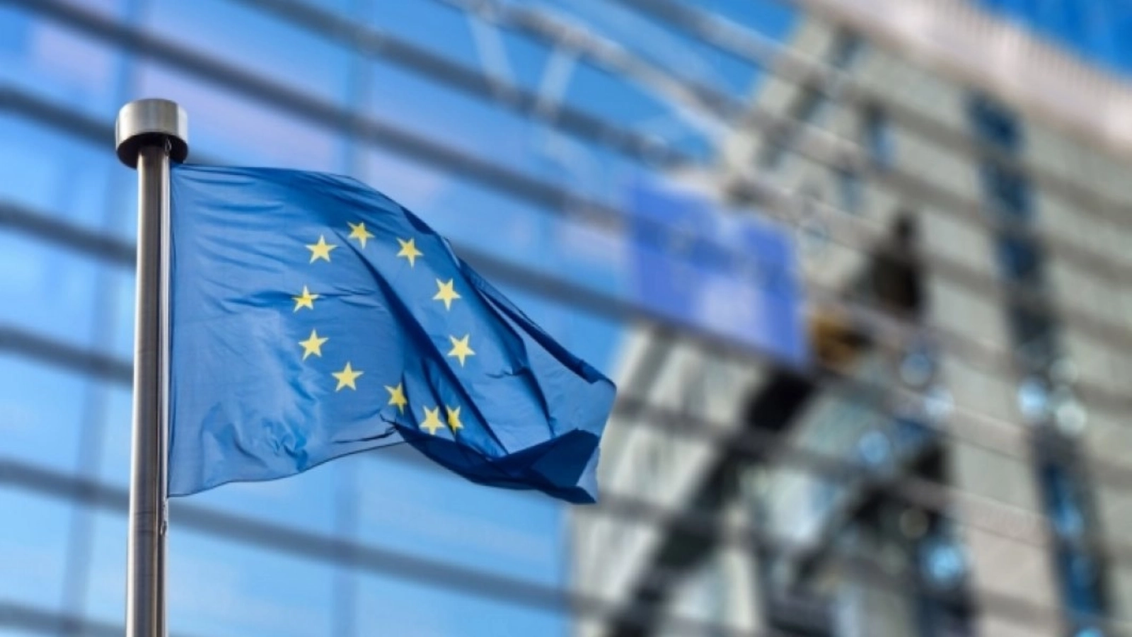 Comisia Europeană recomandă suspendarea amenzilor timp de trei ani. Ce se schimbă pentru importatorii de petrol, gaze și cărbune Comisia Europeană recomandă suspendarea amenzilor timp de trei ani. Ce se schimbă pentru importatorii de petrol, gaze și cărbune