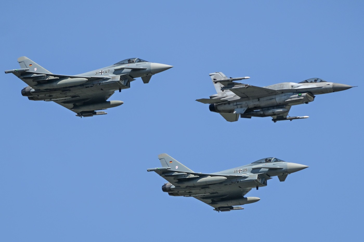 Două aeronave Eurofighter Typhoon și două avioane de luptă F-16, ridicate de armata română, după o nouă alertă în Tulcea
