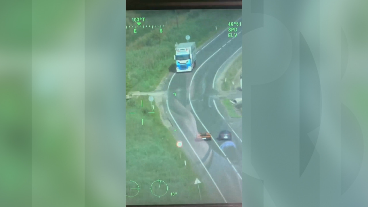 Un şofer al unui bolid de 500.000 de euro a rămas fără permis, după ce a fost văzut din elicopter de poliţişti