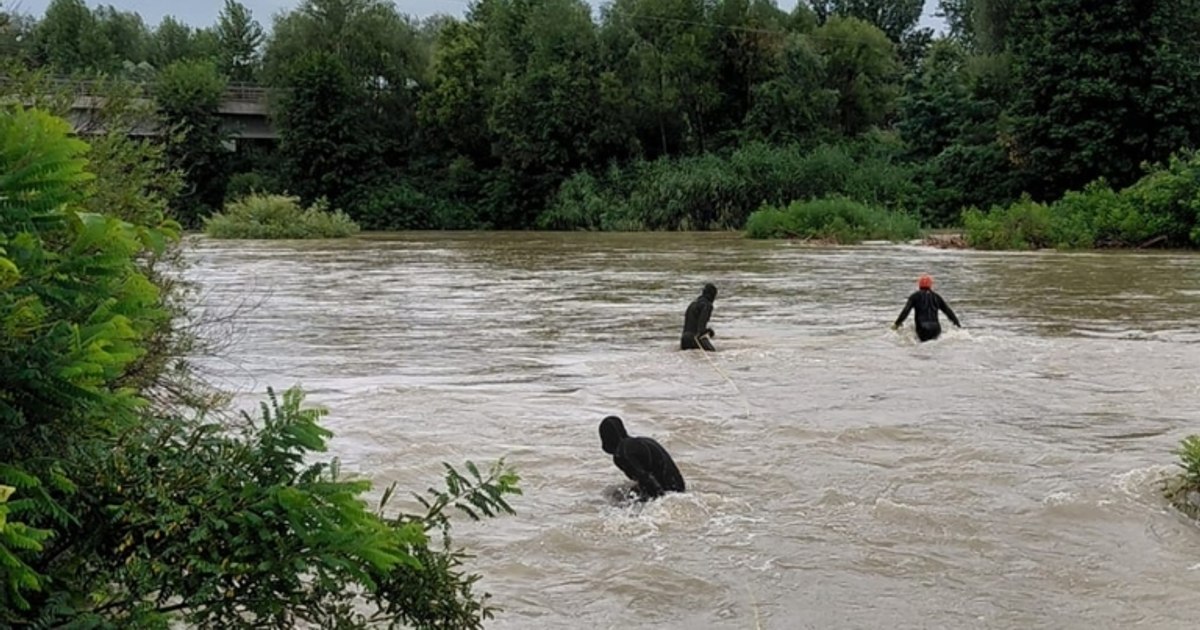 Doi tineri dispăruți în râul Argeș au fost găsiți morți după trei zile de căutări