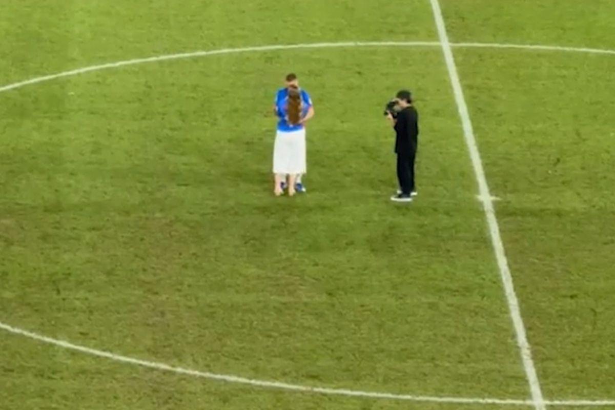 După FCSB -a fotografiat cu iubita pe gazonul din Ghencea