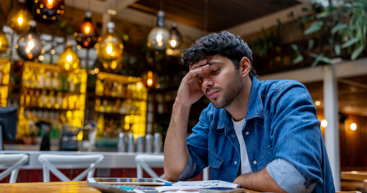 Scumpirile taie pofta de ieșit în oraș. Vânzările în restaurante au scăzut chiar și cu 50%: „Clienții împart o porție la două farfurii” Scumpirile taie pofta de ieșit în oraș. Vânzările în restaurante au scăzut chiar și cu 50%: „Clienții împart o porție la două farfurii”