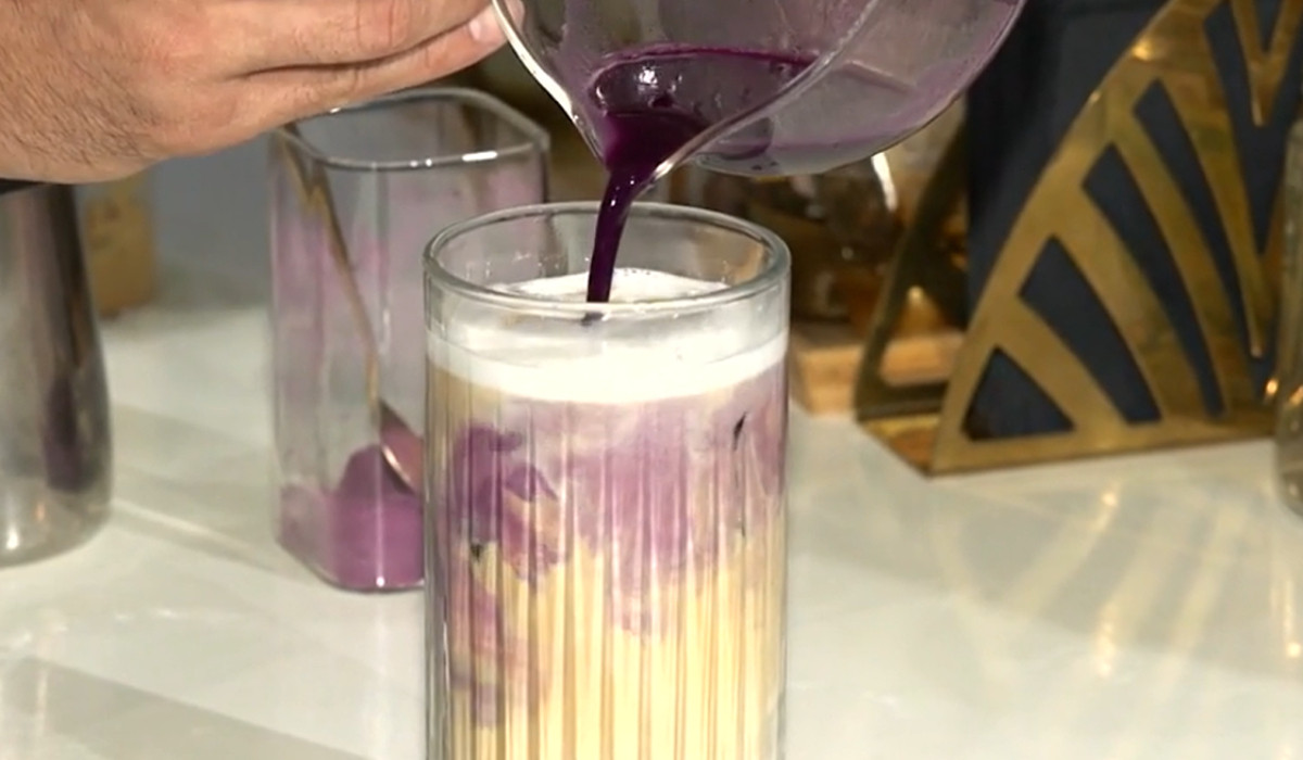 Băutura mov care a cucerit cafenelele din România. O ceaşcă se vinde cu până la 34 de lei Băutura mov care a cucerit cafenelele din România. O ceaşcă se vinde cu până la 34 de lei