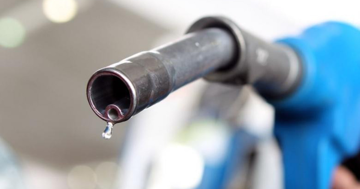 Parlamentul discută măsuri pentru reducerea prețului carburanților. Acciza ar putea fi redusă cu până la 25%