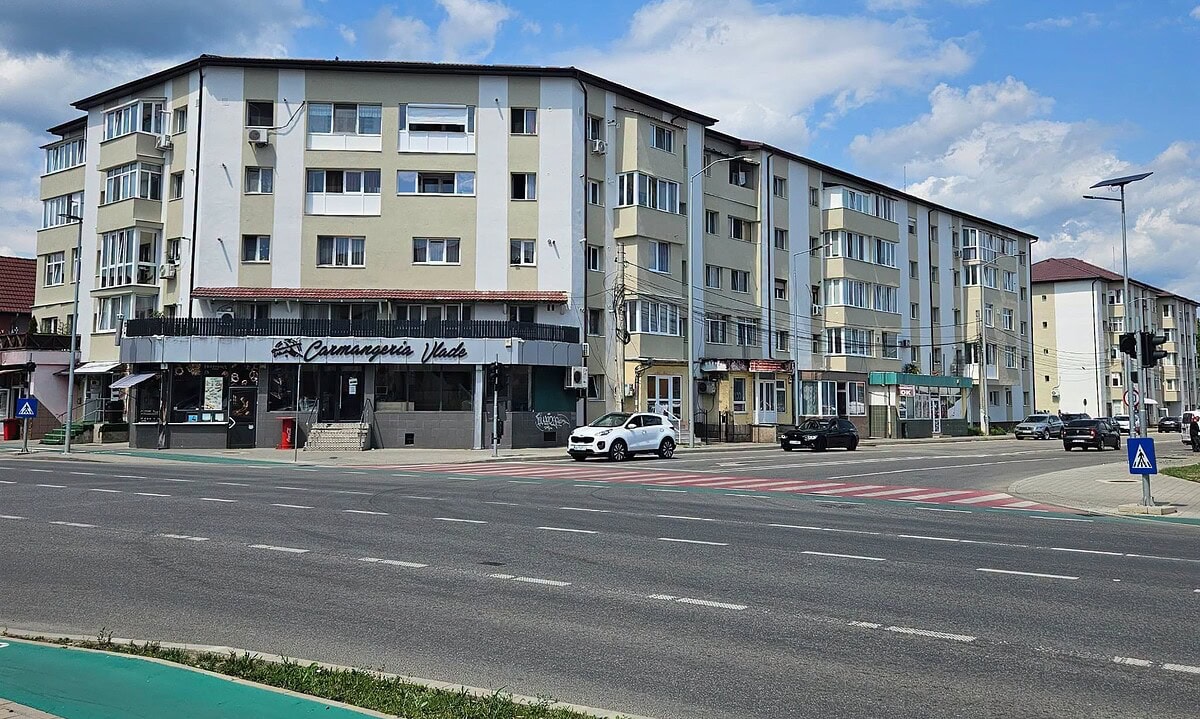 Primăria Alba Iulia a recepționat lucrările de renovare a trei blocuri din municipiu. Cât a fost investiția