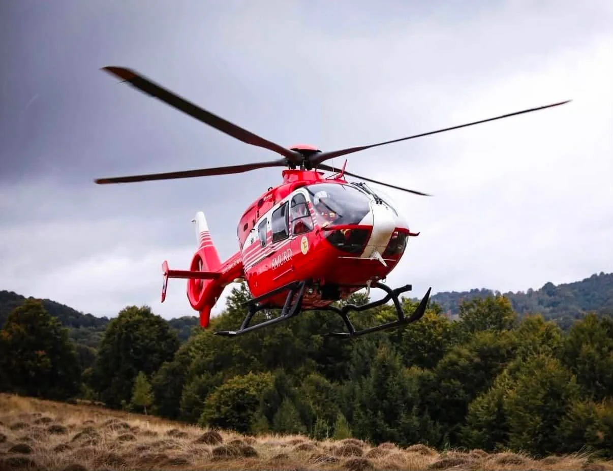 Patru persoane care practicau alpinismul au căzut 10 metri. FOTO: Facebook/DSU