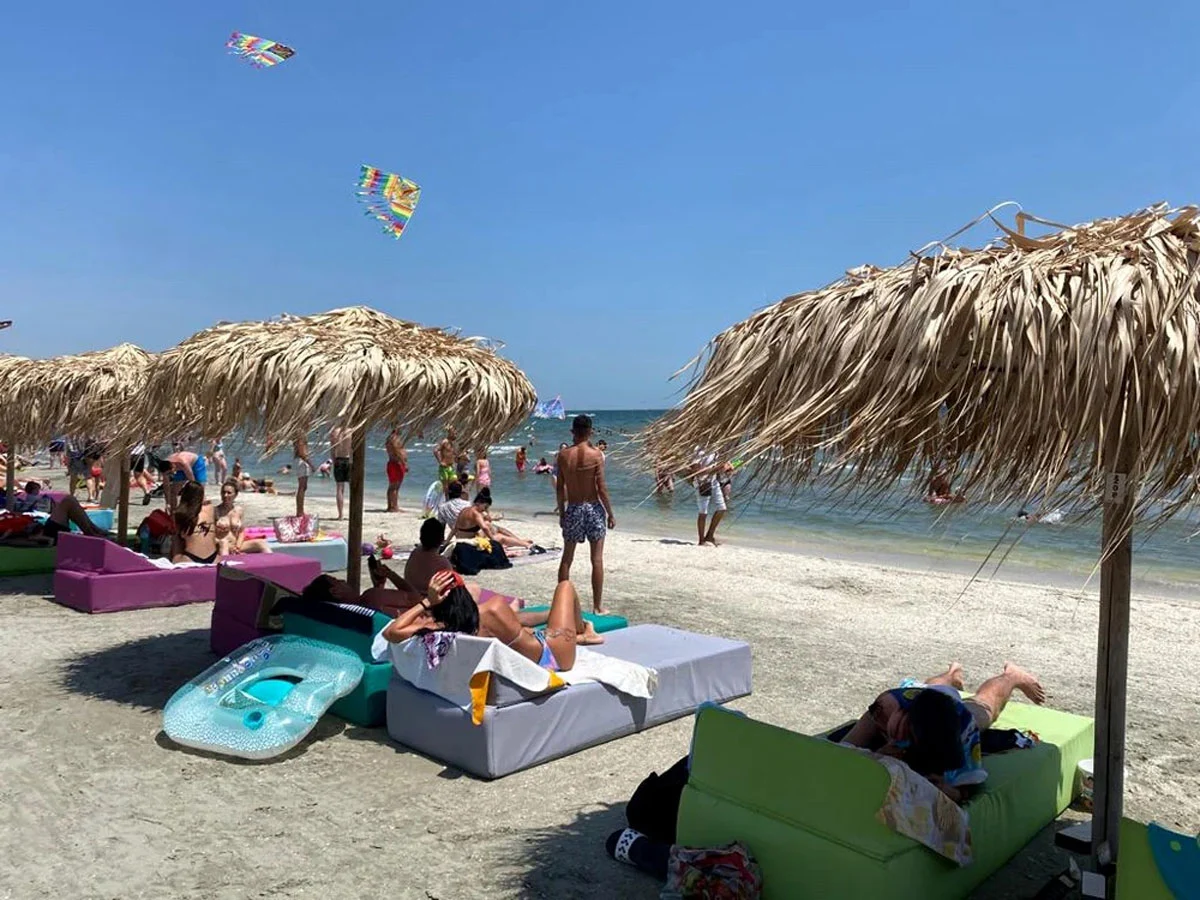 Apa Mării Negre rămâne rece, în plin sezon estival. FOTO: arhivă